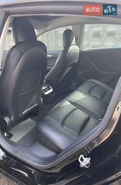 Седан Tesla Model 3 2021 в 
