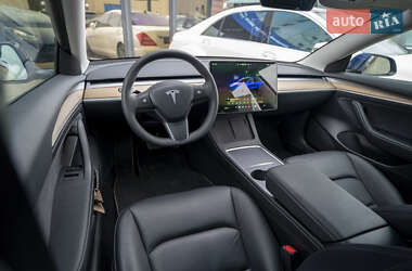 Седан Tesla Model 3 2023 в 