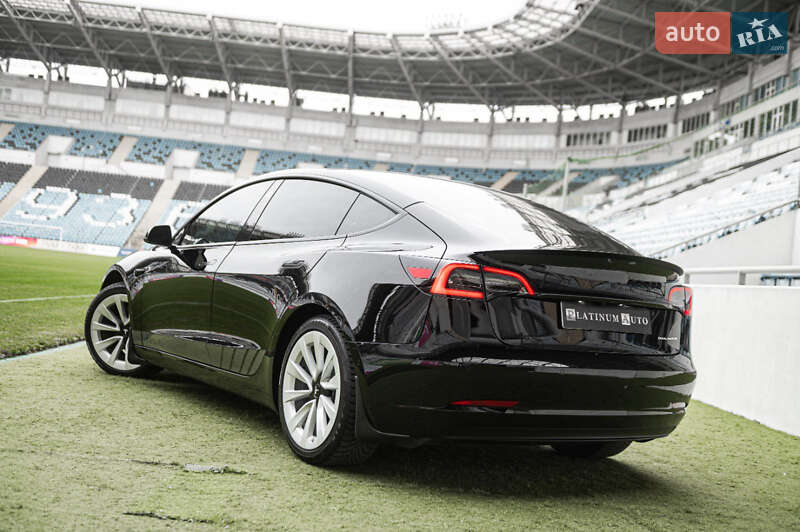 Седан Tesla Model 3 2022 в Одессе