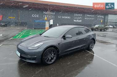 Седан Tesla Model 3 2022 в 