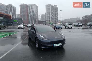 Седан Tesla Model 3 2022 в 