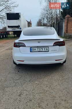 Седан Tesla Model 3 2022 в 