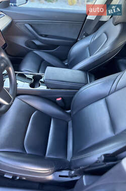 Седан Tesla Model 3 2019 в 