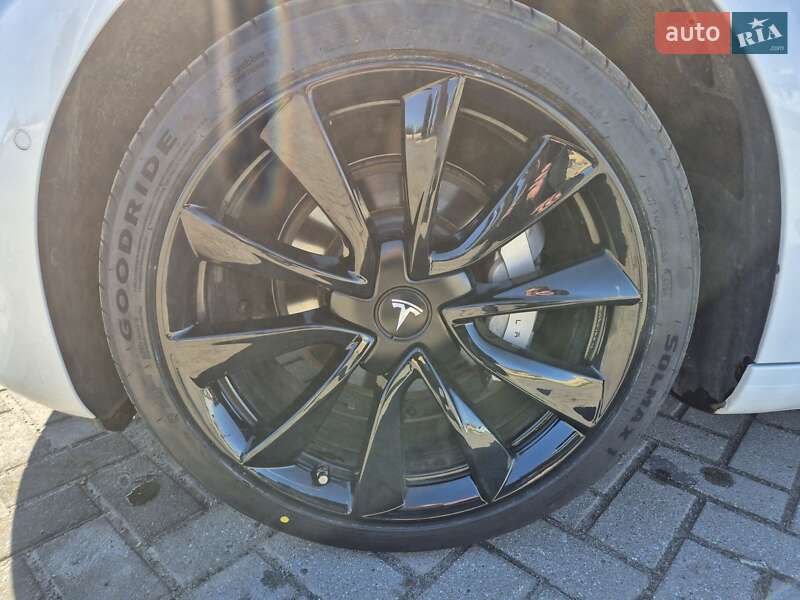 Седан Tesla Model 3 2020 в Мукачевому фото 14 Седан Tesla Model 3 2020 в Мукачевому