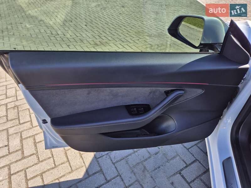 Седан Tesla Model 3 2020 в Мукачевому фото 18 Седан Tesla Model 3 2020 в Мукачевому