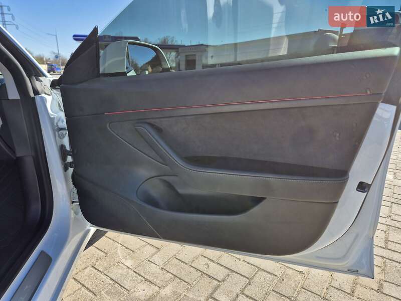 Седан Tesla Model 3 2020 в Мукачевому фото 32 Седан Tesla Model 3 2020 в Мукачевому