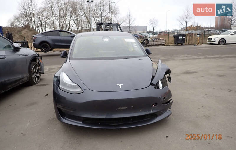Седан Tesla Model 3 2022 в Ивано-Франковске