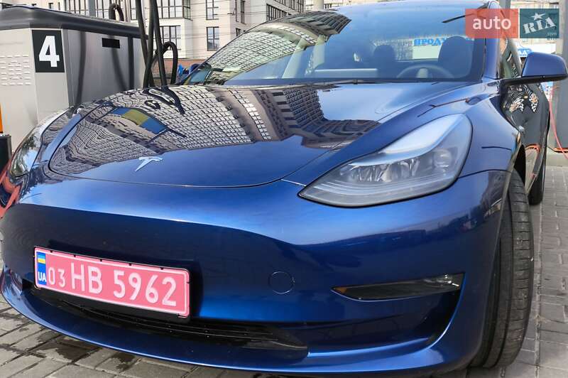 Седан Tesla Model 3 2023 в Харкові