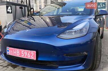 Седан Tesla Model 3 2023 в 