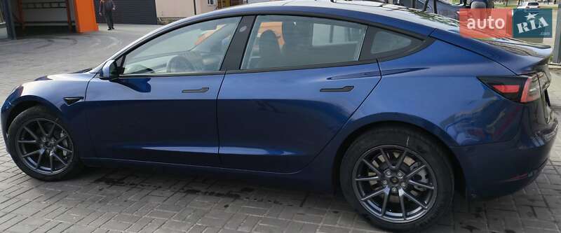 Седан Tesla Model 3 2023 в Харкові