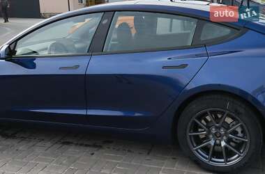 Седан Tesla Model 3 2023 в 