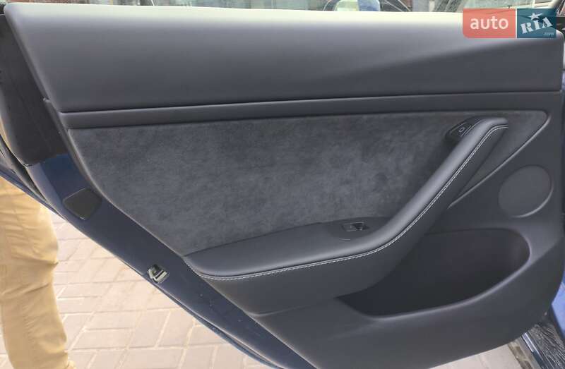 Седан Tesla Model 3 2023 в Харкові
