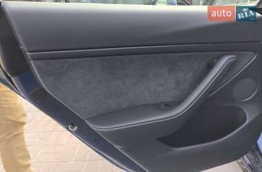 Седан Tesla Model 3 2023 в 