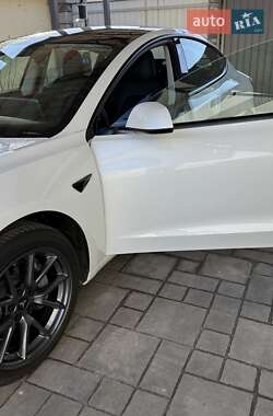 Седан Tesla Model 3 2021 в 
