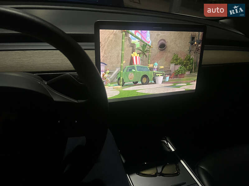 Седан Tesla Model 3 2021 в Києві