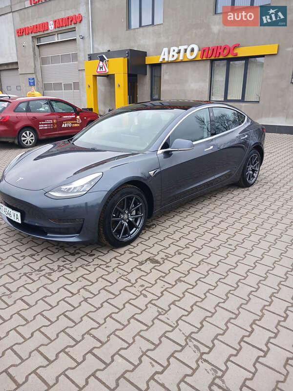 Седан Tesla Model 3 2019 в Коломые