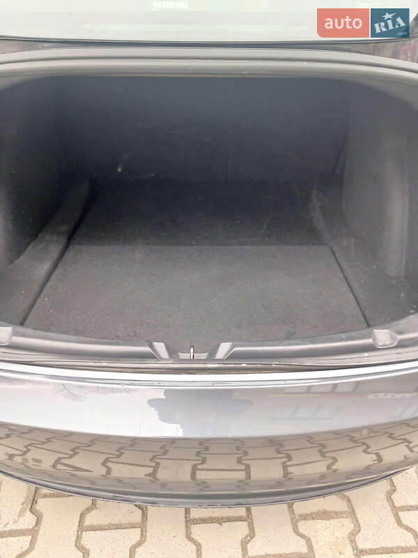 Седан Tesla Model 3 2019 в Коломые