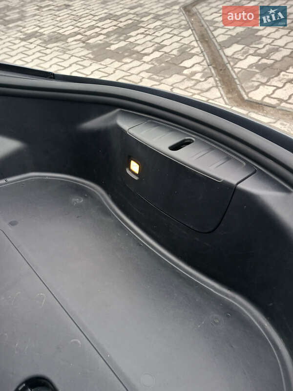 Седан Tesla Model 3 2019 в Коломые