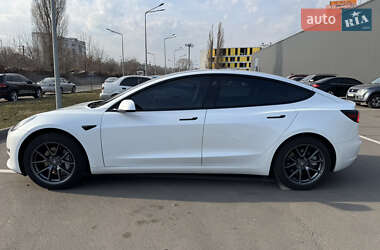 Седан Tesla Model 3 2022 в Киеве