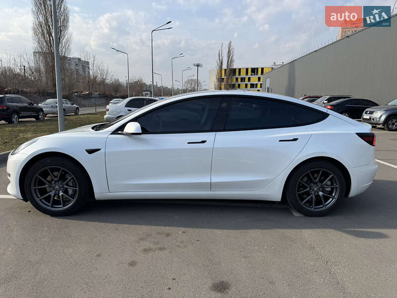 Седан Tesla Model 3 2022 в Києві