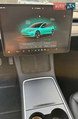 Седан Tesla Model 3 2022 в Киеве