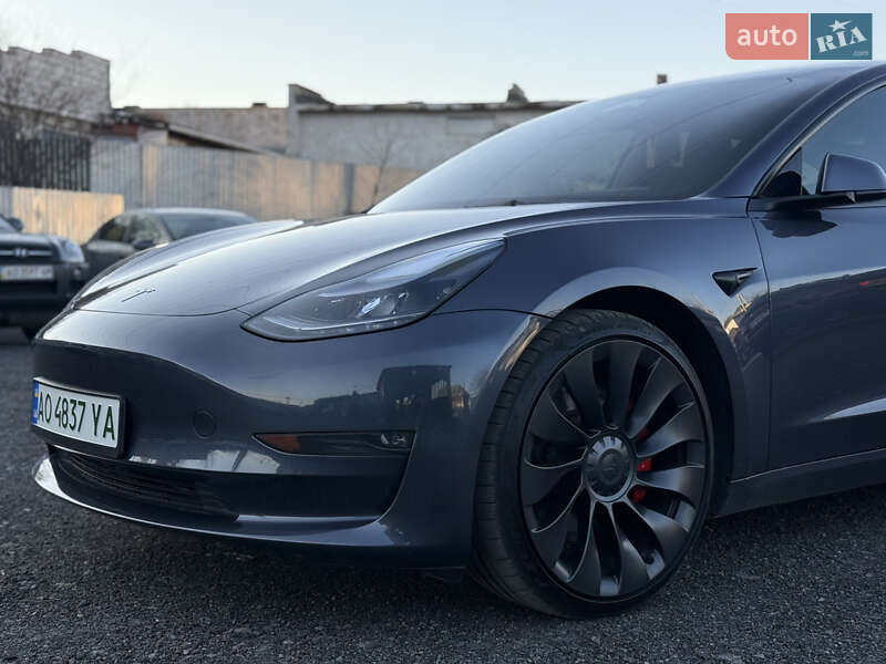 Седан Tesla Model 3 2023 в Ужгороде