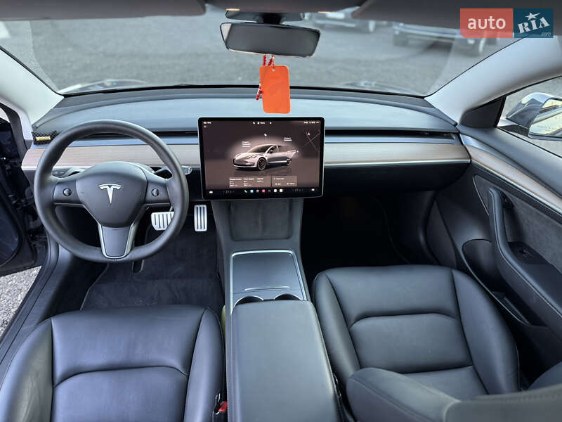Седан Tesla Model 3 2023 в Ужгороде