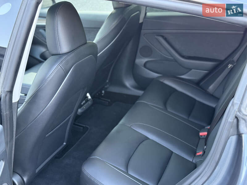 Седан Tesla Model 3 2023 в Ужгороде