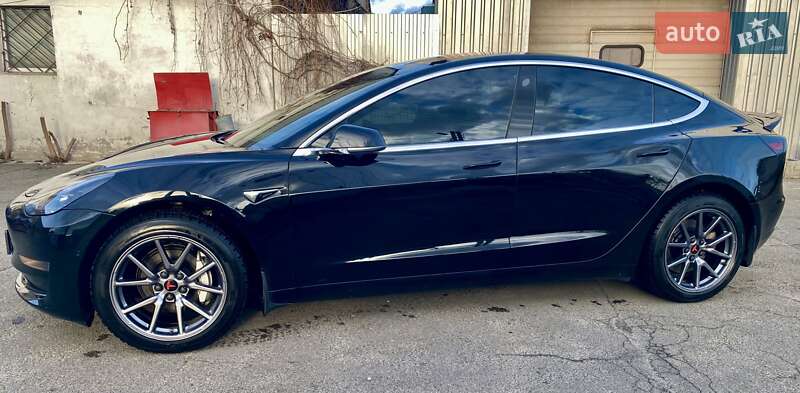 Седан Tesla Model 3 2018 в Броварах