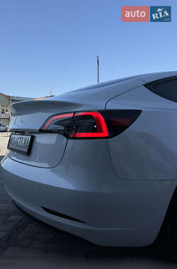 Седан Tesla Model 3 2023 в 