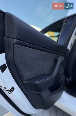 Седан Tesla Model 3 2023 в 