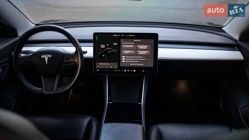 Седан Tesla Model 3 2018 в Львові