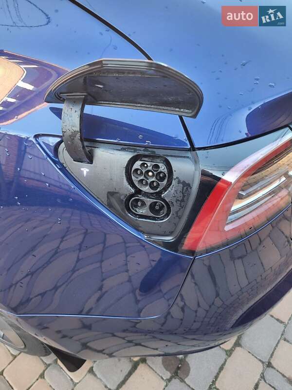 Седан Tesla Model 3 2019 в Киеве