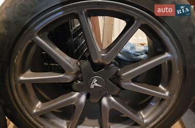 Седан Tesla Model 3 2019 в Киеве