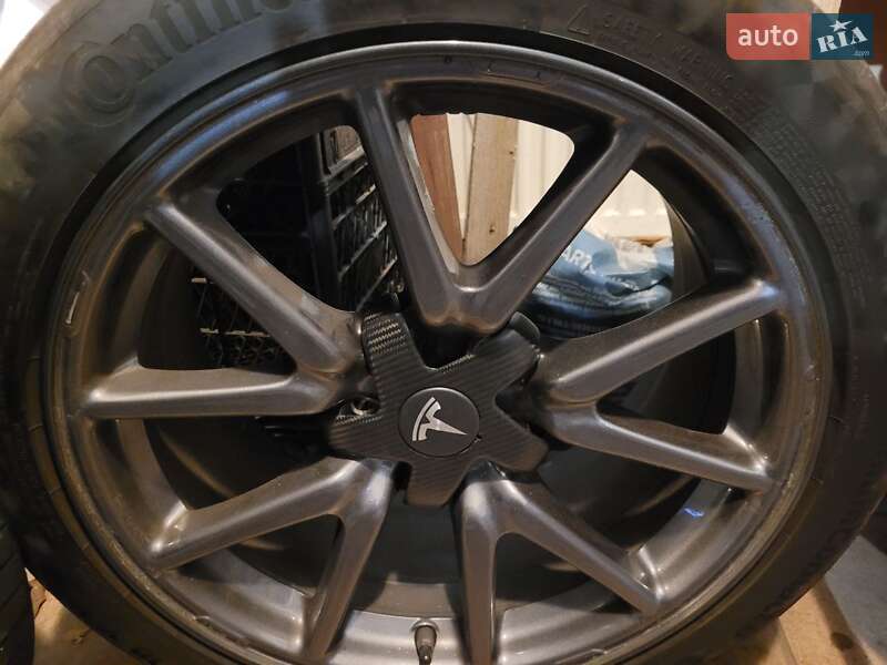 Седан Tesla Model 3 2019 в Киеве