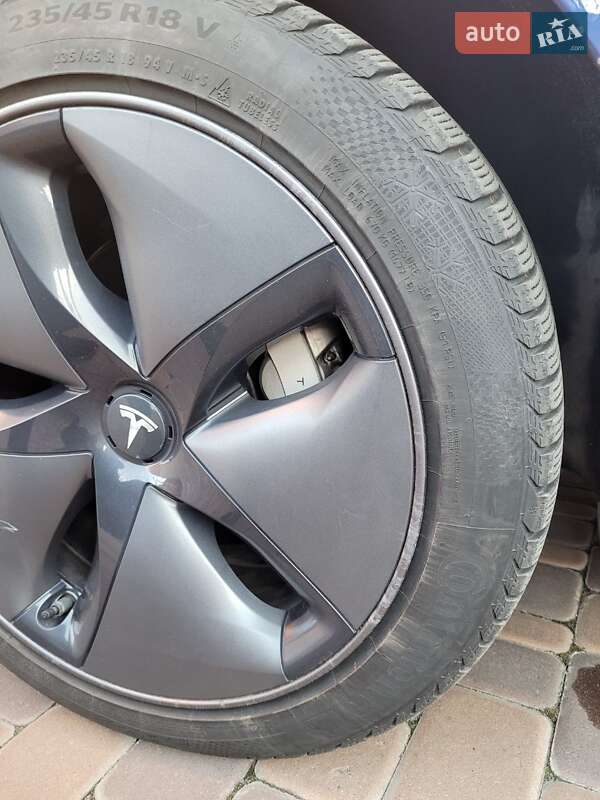 Седан Tesla Model 3 2019 в Киеве