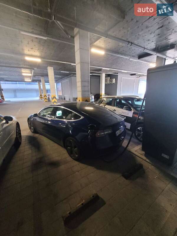 Седан Tesla Model 3 2019 в Киеве