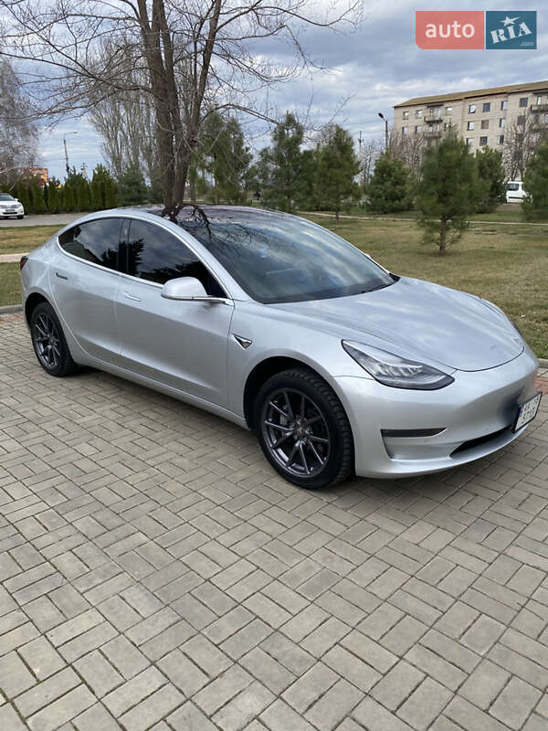 Седан Tesla Model 3 2018 в Никополе