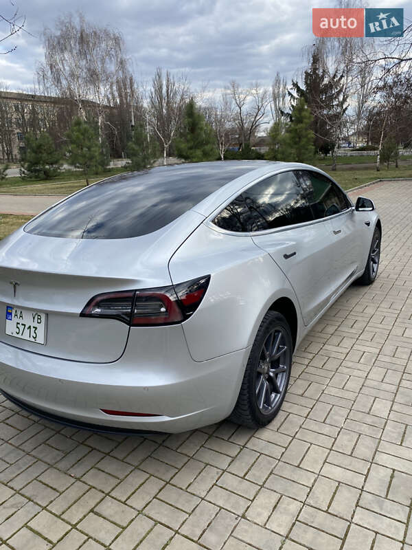 Седан Tesla Model 3 2018 в Никополе