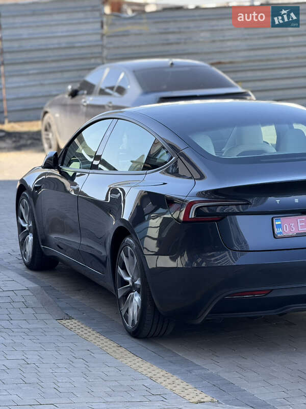 Седан Tesla Model 3 2024 в Луцке