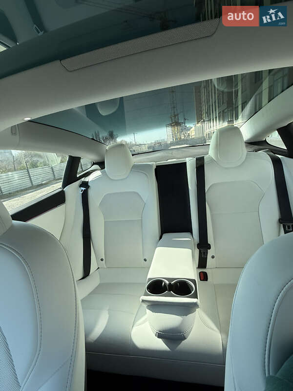 Седан Tesla Model 3 2024 в Луцке