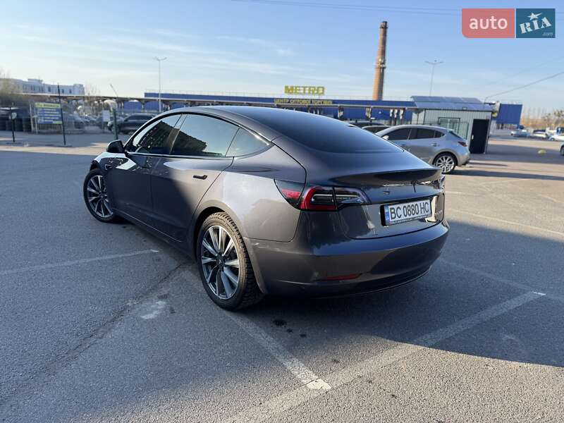 Седан Tesla Model 3 2019 в Львове