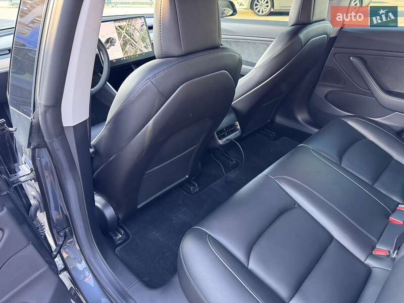 Седан Tesla Model 3 2019 в Львові