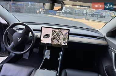 Седан Tesla Model 3 2019 в Львове