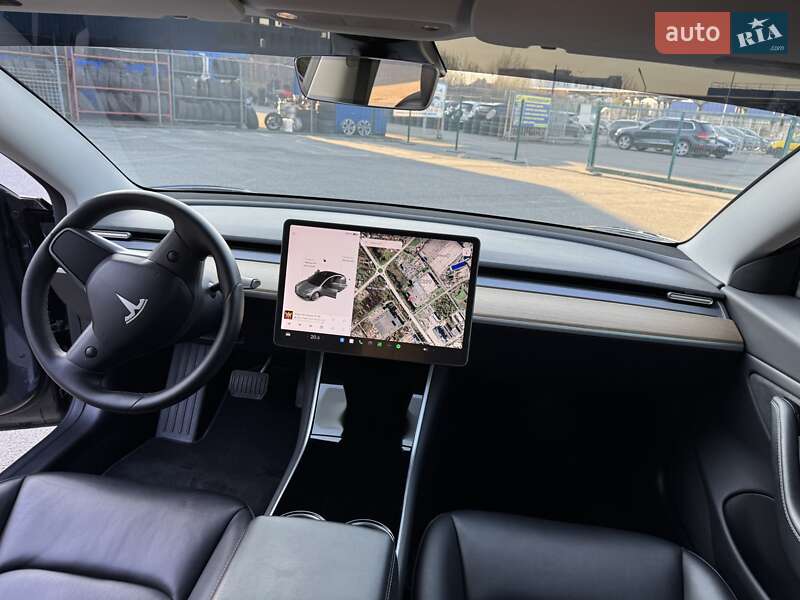 Седан Tesla Model 3 2019 в Львове