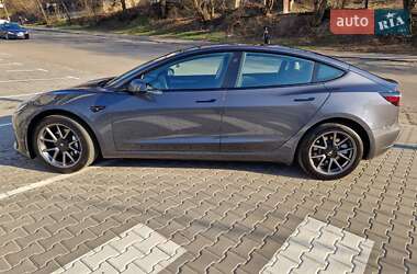 Седан Tesla Model 3 2023 в 