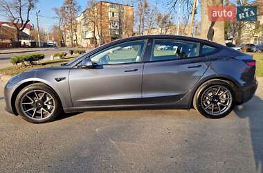 Седан Tesla Model 3 2023 в 