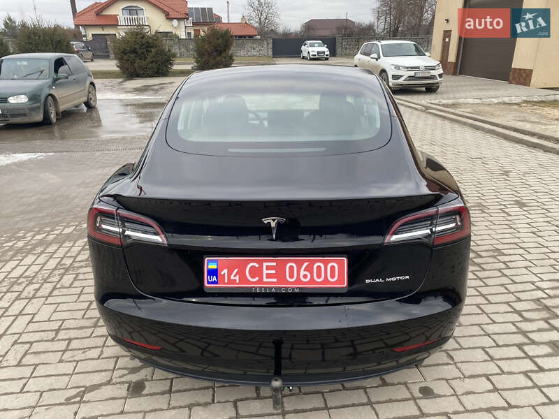 Седан Tesla Model 3 2019 в Городке