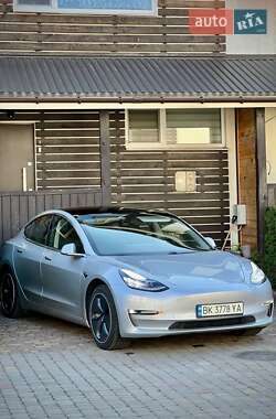 Седан Tesla Model 3 2018 в 