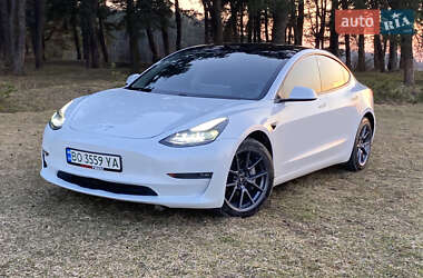 Седан Tesla Model 3 2021 в 